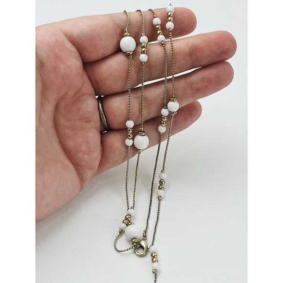 Liz Claiborne Gold Tone White Ball Bead Long Chain Necklace Station 80s Lobster - Picture 4 of 15